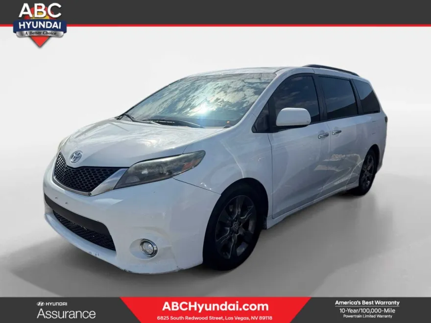 2015 Toyota Sienna SE photo 1