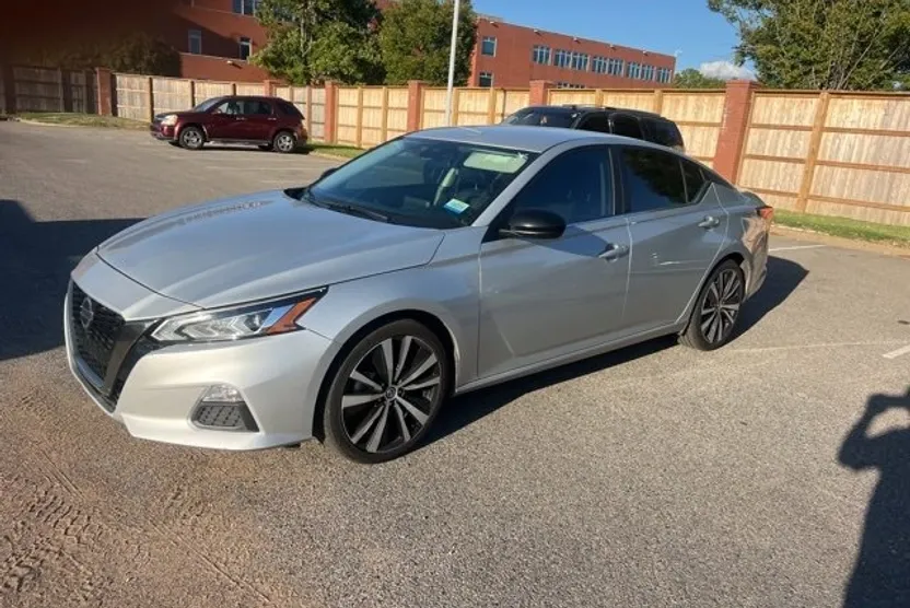 2021 Nissan Altima 2.5 SR photo 1