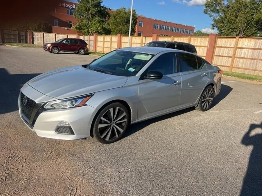 2021 Nissan Altima 2.5 SR photo 1