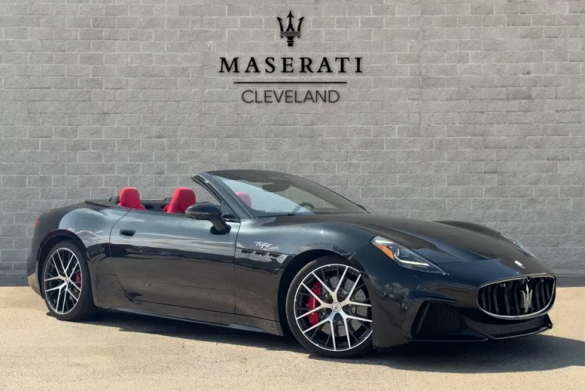 2024 Maserati Grancabrio photo 1