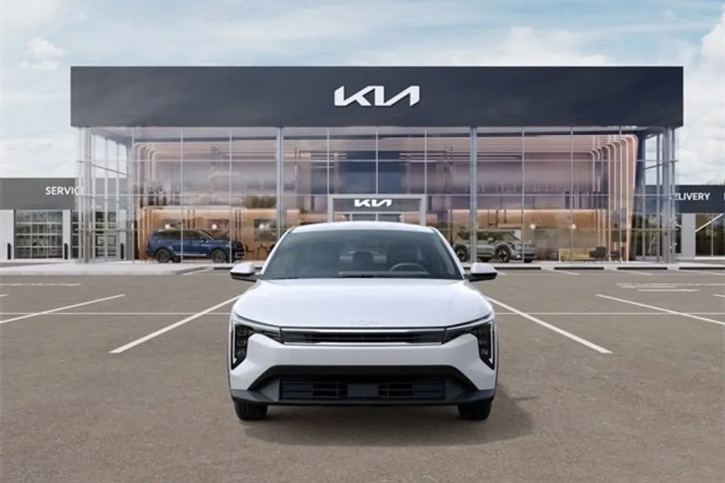 2025 Kia K4 LXS photo 1