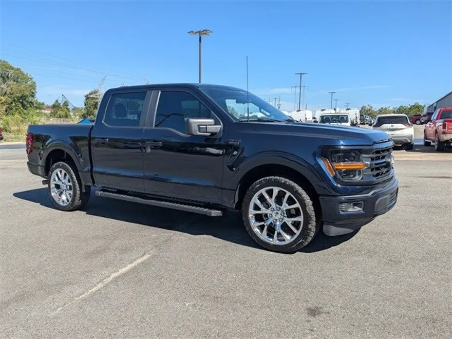 2025 Ford F-150 XLT photo 1