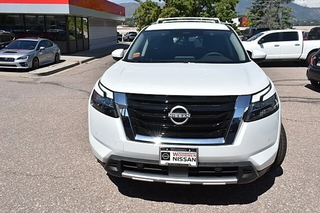 2025 Nissan Pathfinder SL photo 1