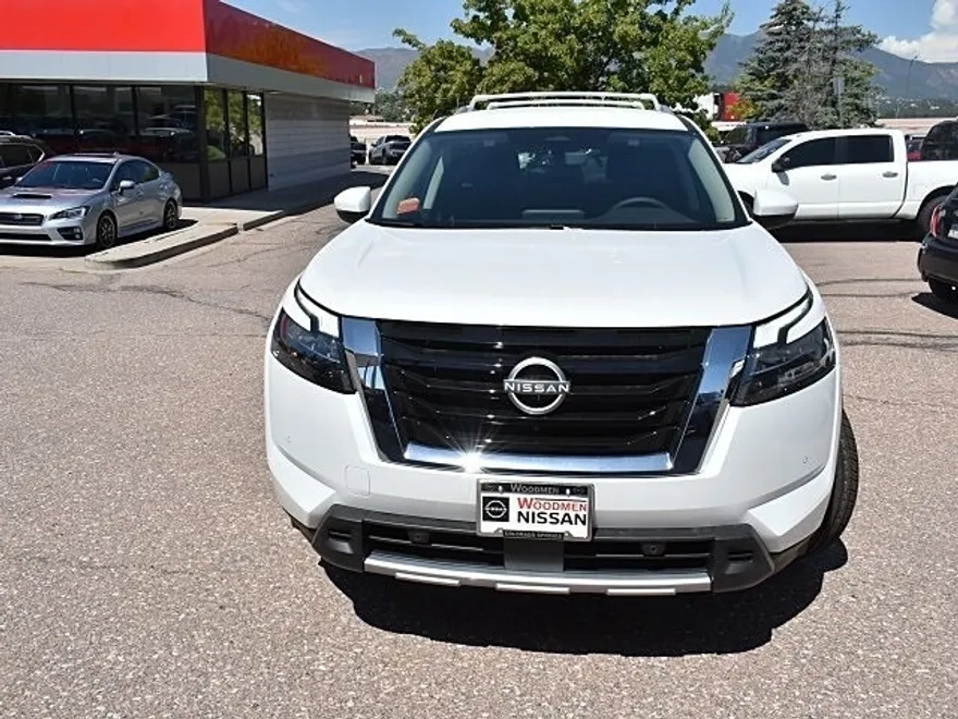 2025 Nissan Pathfinder SL photo 1
