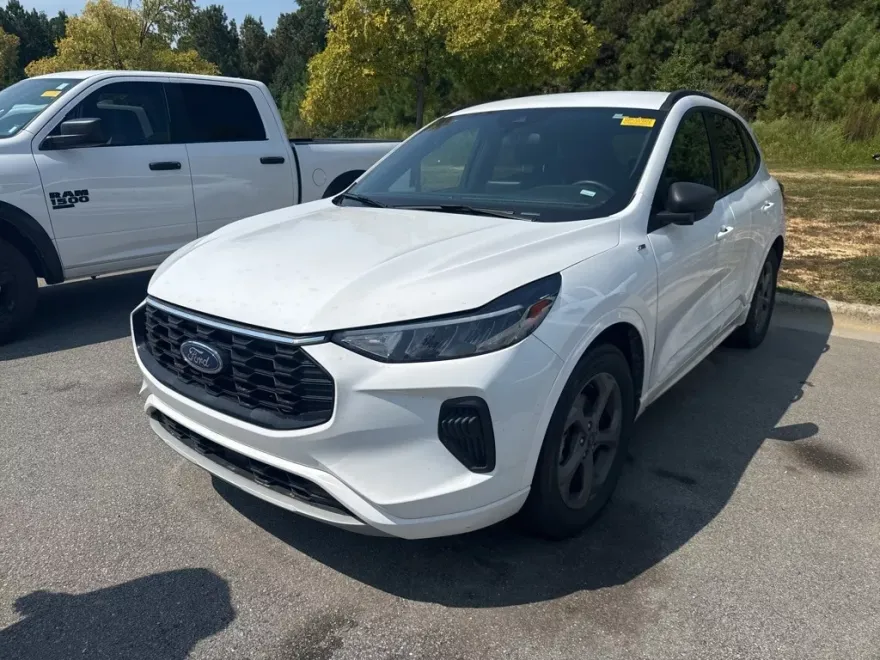 2023 Ford Escape ST-Line photo 1