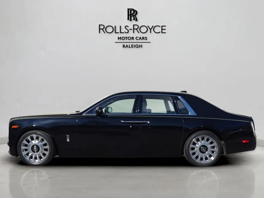2021 Rolls Royce Phantom photo 3