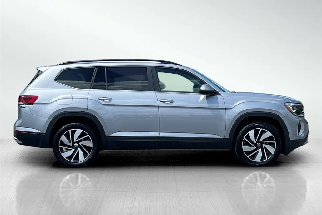 2024 Volkswagen Atlas SE Technology photo 1