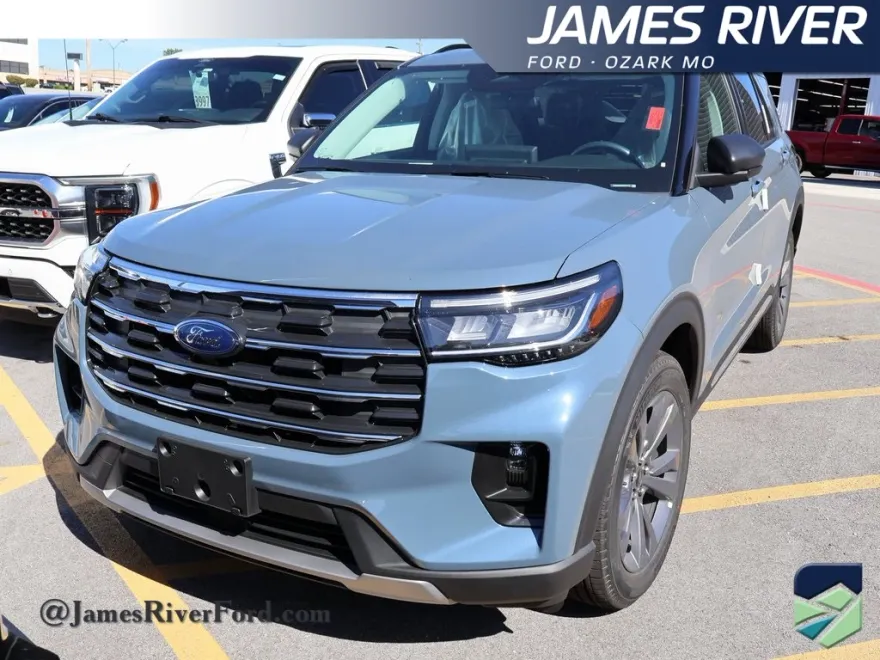 2025 Ford Explorer photo 1