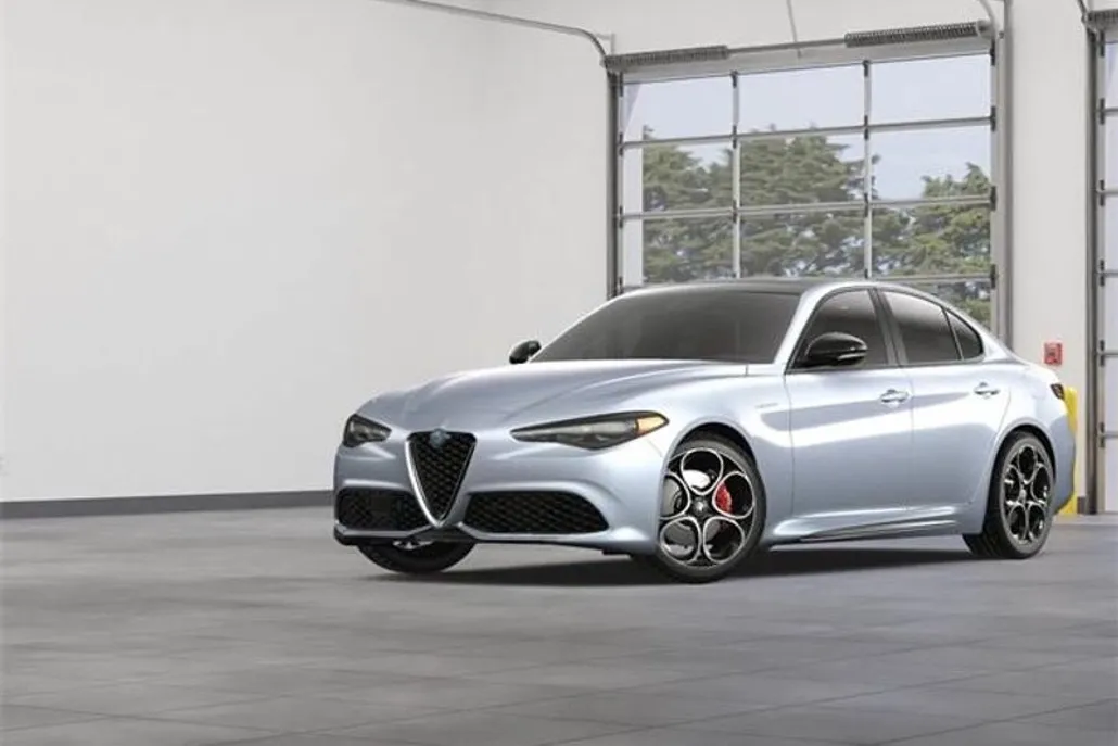 2025 Alfa Romeo Giulia photo 1