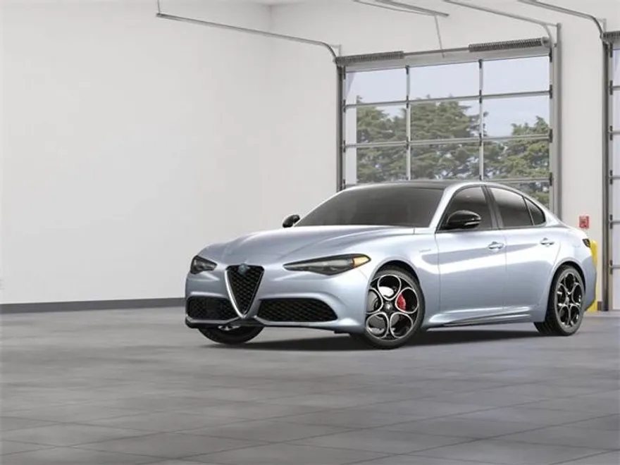 2025 Alfa Romeo Giulia photo 1