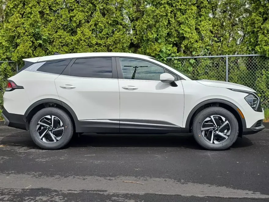 2025 Kia Sportage Hybrid LX photo 1