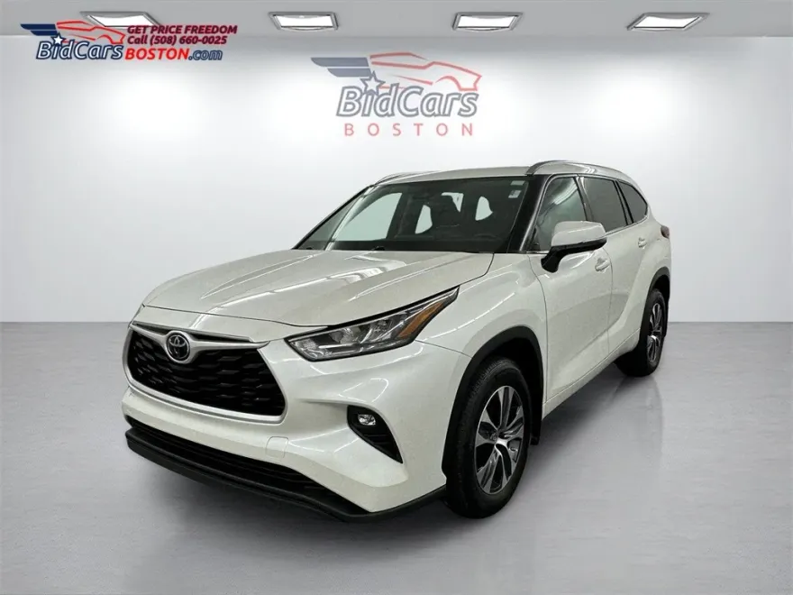 2021 Toyota Highlander XLE photo 1