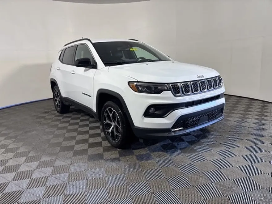 2024 Jeep Compass Latitude photo 1