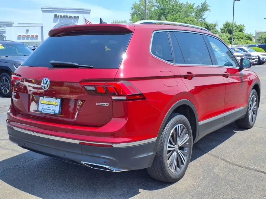 2019 Volkswagen Tiguan SEL R-Line photo 1
