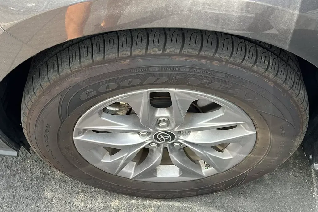 2021 Toyota Sienna XLE photo 1