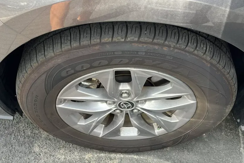 2021 Toyota Sienna XLE photo 1
