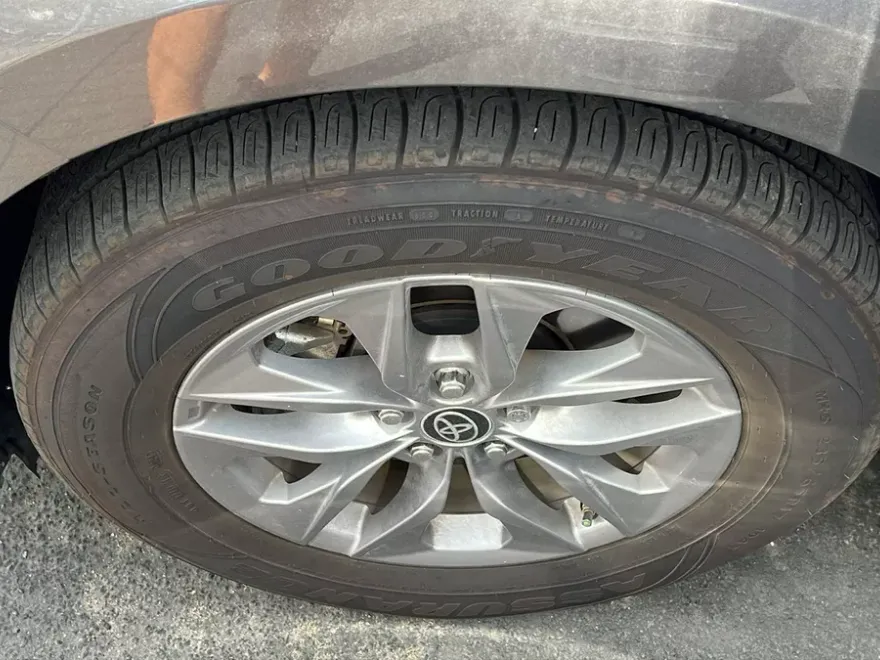 2021 Toyota Sienna XLE photo 1