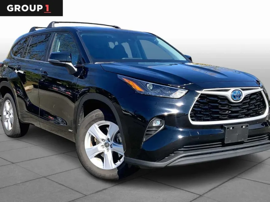 2023 Toyota Highlander Hybrid LE photo 1