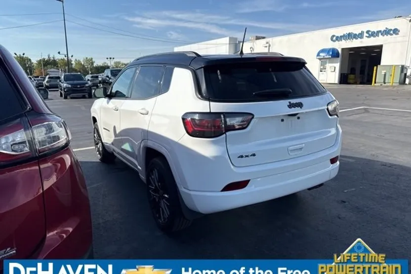 2022 Jeep Compass Limited photo 1