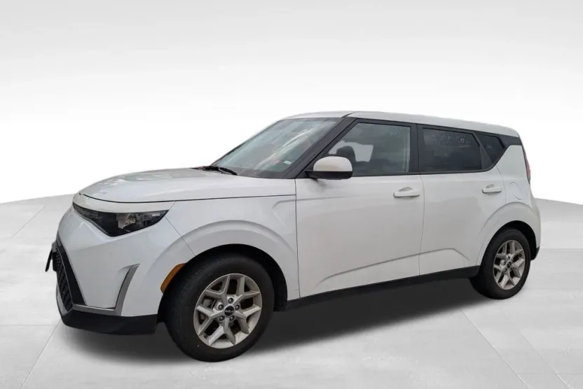 2024 Kia Soul LX photo 1