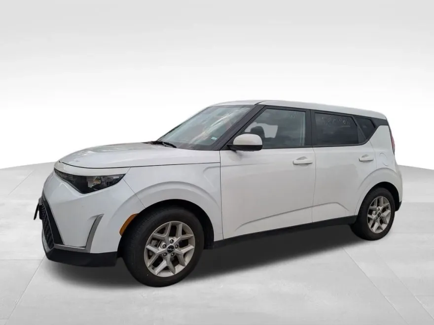 2024 Kia Soul LX photo 1