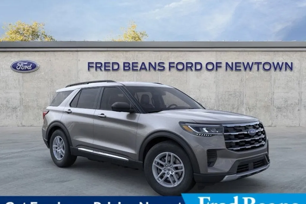 2025 Ford Explorer photo 1