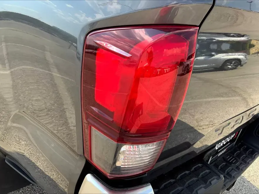 2020 Toyota Tacoma SR5 photo 27