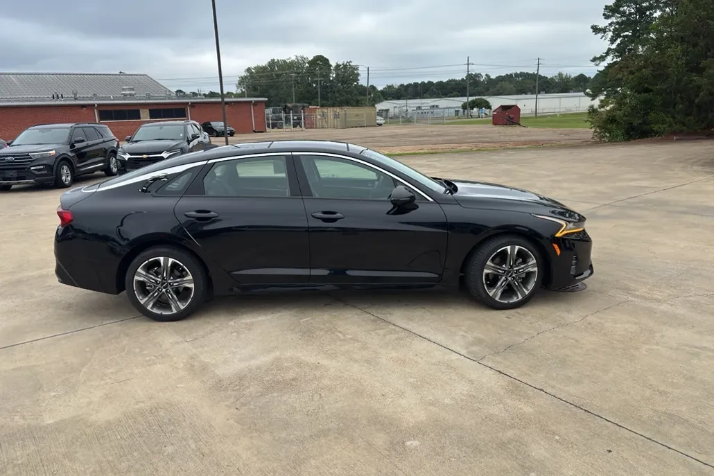 2022 Kia K5 EX photo 1