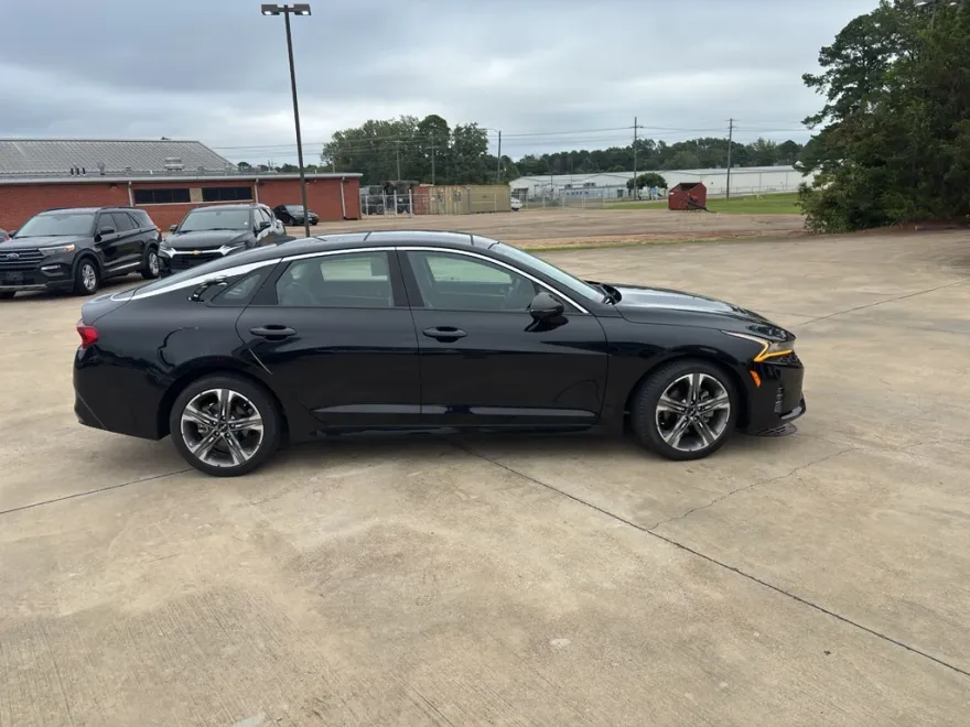 2022 Kia K5 EX photo 1