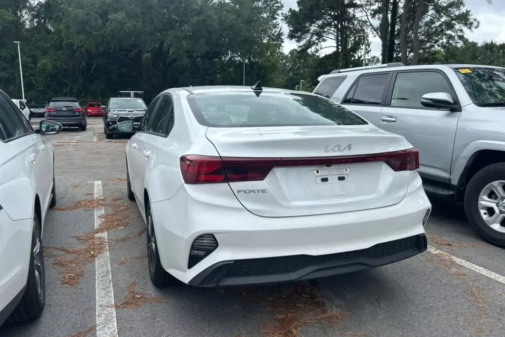 2024 Kia Forte LXS photo 1