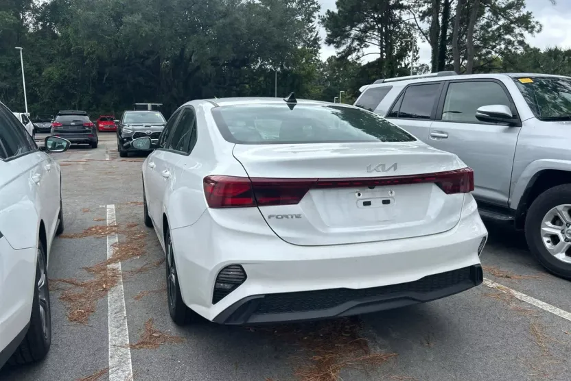 2024 Kia Forte LXS photo 1