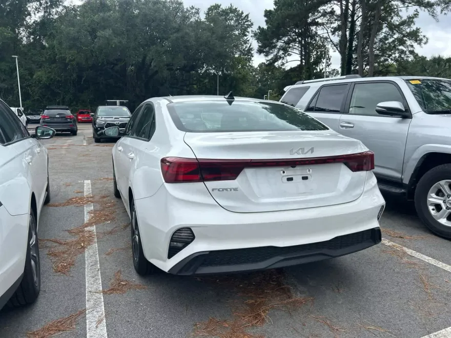 2024 Kia Forte LXS photo 1