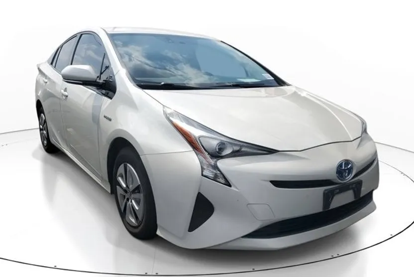 2016 Toyota Prius Four photo 1