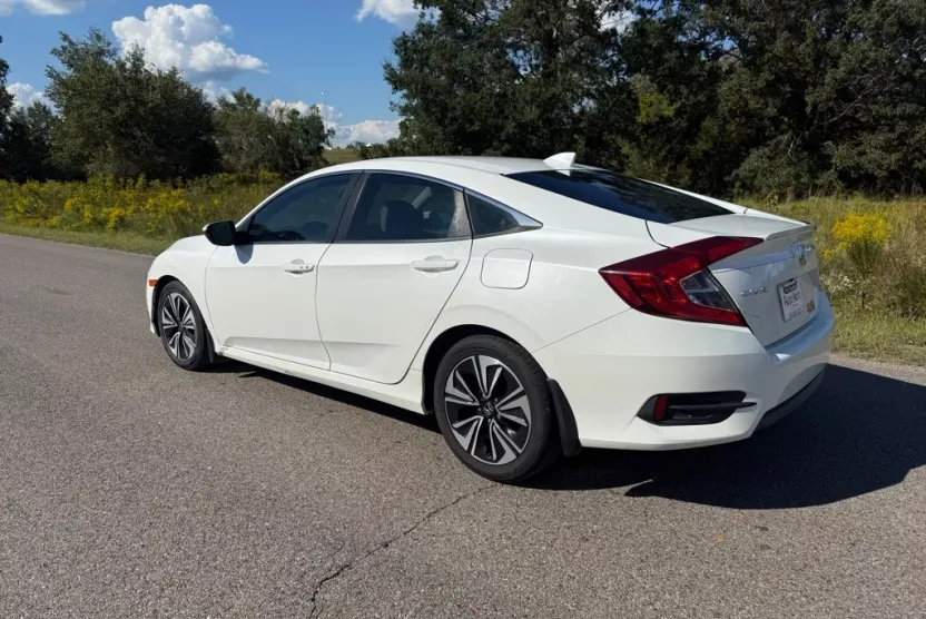 2018 Honda Civic EX-L photo 1