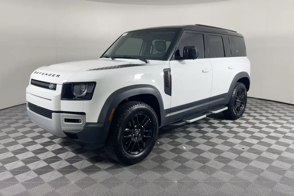 2023 Land Rover Defender S photo 1