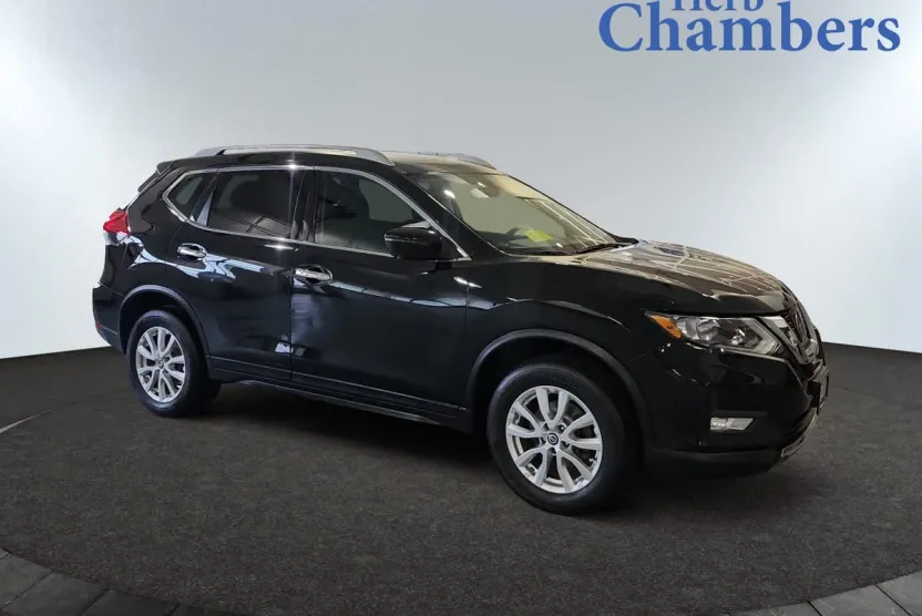 2017 Nissan Rogue SV photo 1