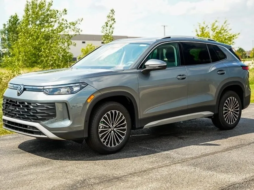 2025 Volkswagen Tiguan S photo 1