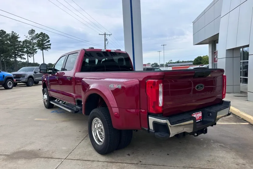 2025 Ford F-350 photo 1