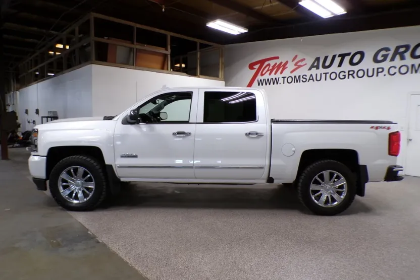 2017 Chevrolet Silverado 1500 High Country photo 1