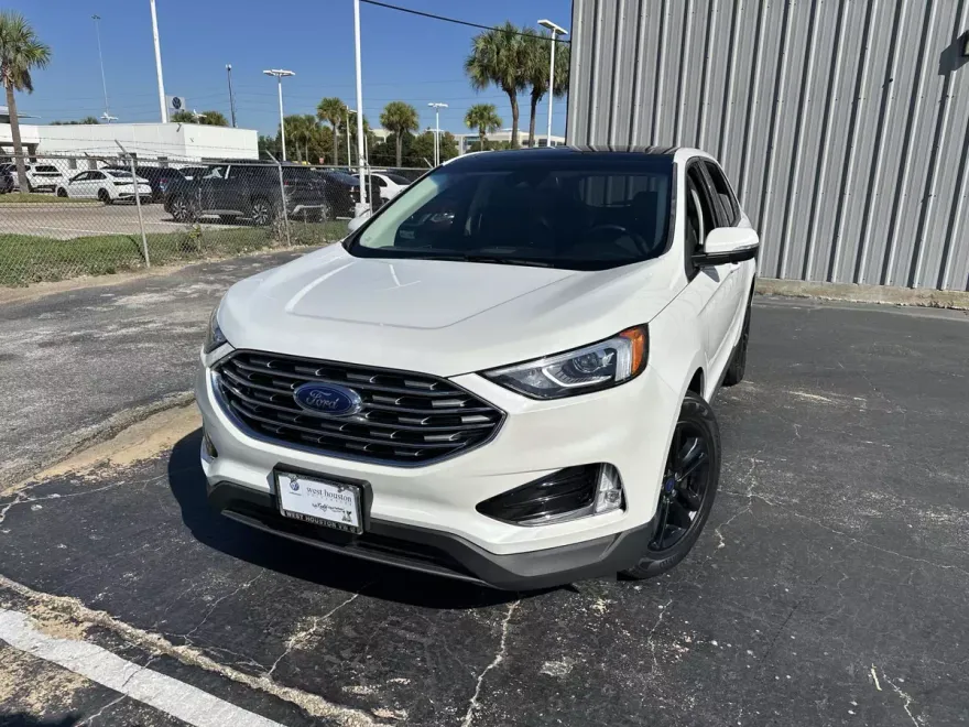 2020 Ford Edge SEL photo 1