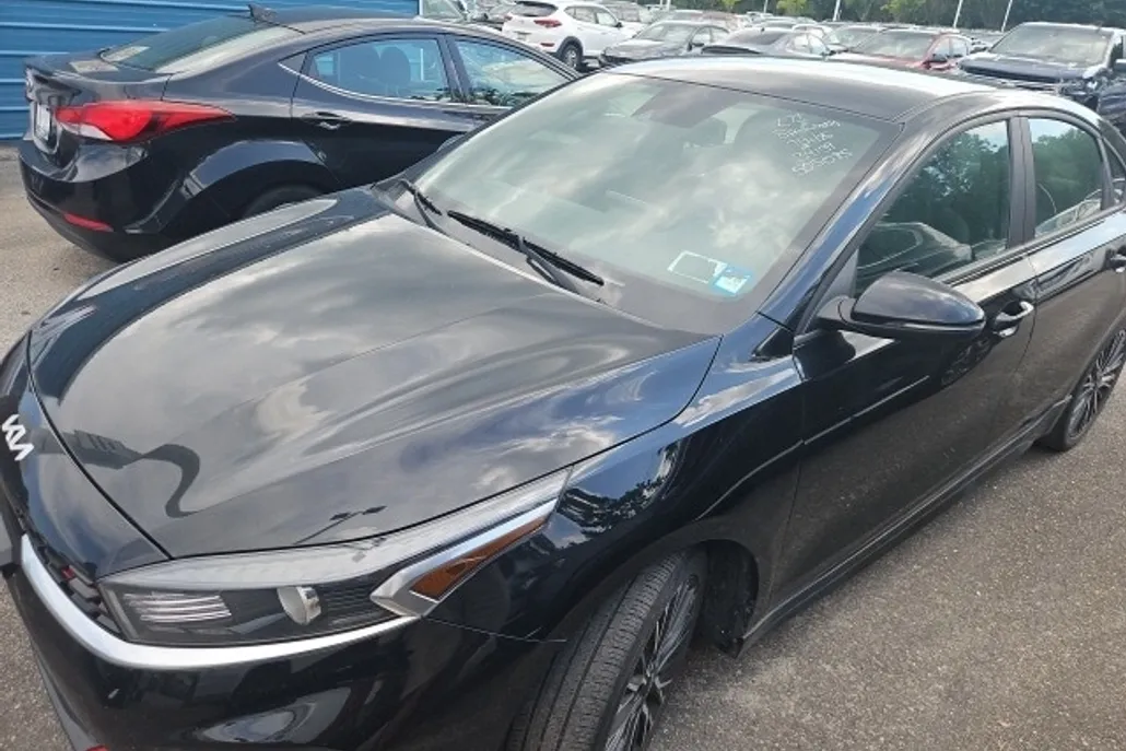 2022 Kia Forte GT-Line photo 1