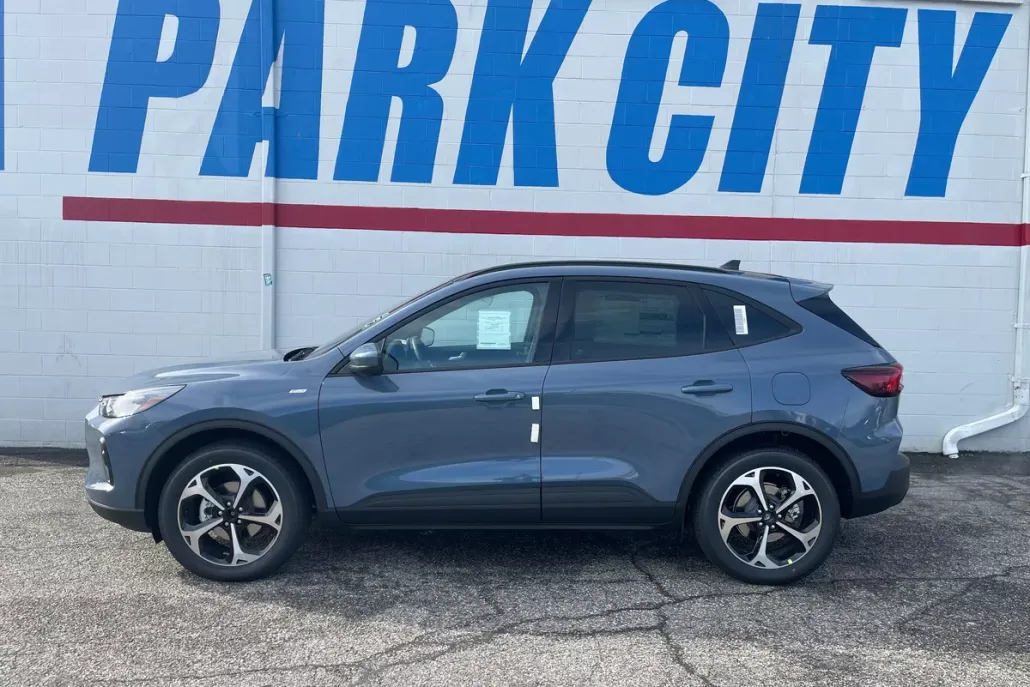 2025 Ford Escape ST-Line photo 1