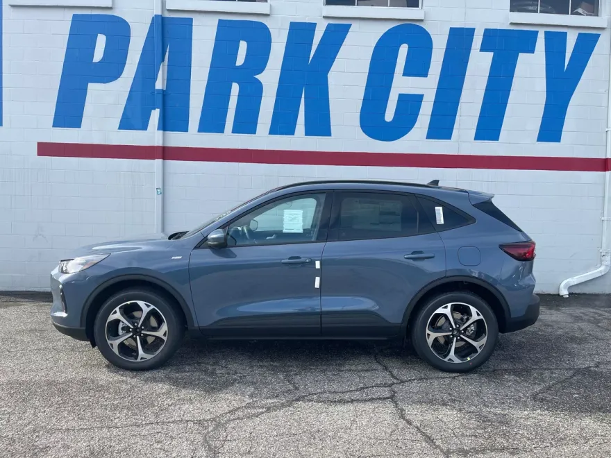 2025 Ford Escape ST-Line photo 1