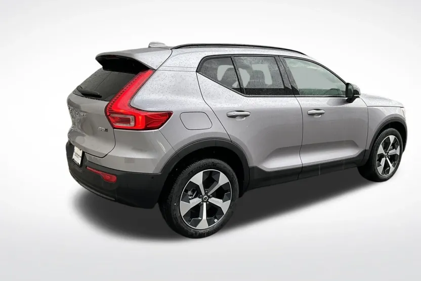 2026 Volvo XC40 Plus photo 1