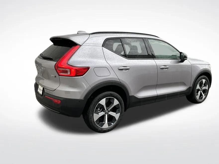 2026 Volvo XC40 Plus photo 1