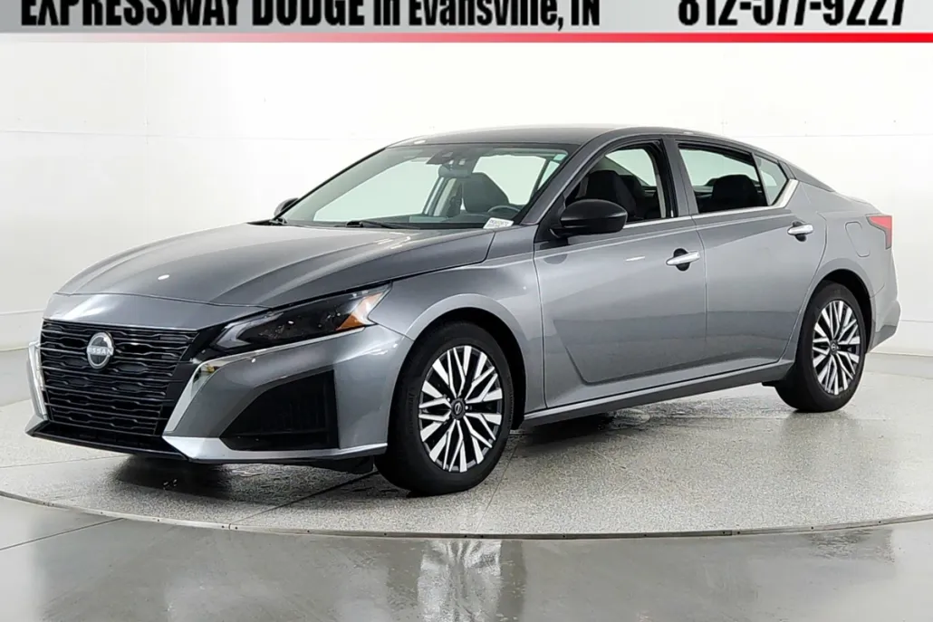 2024 Nissan Altima 2.5 SV photo 1