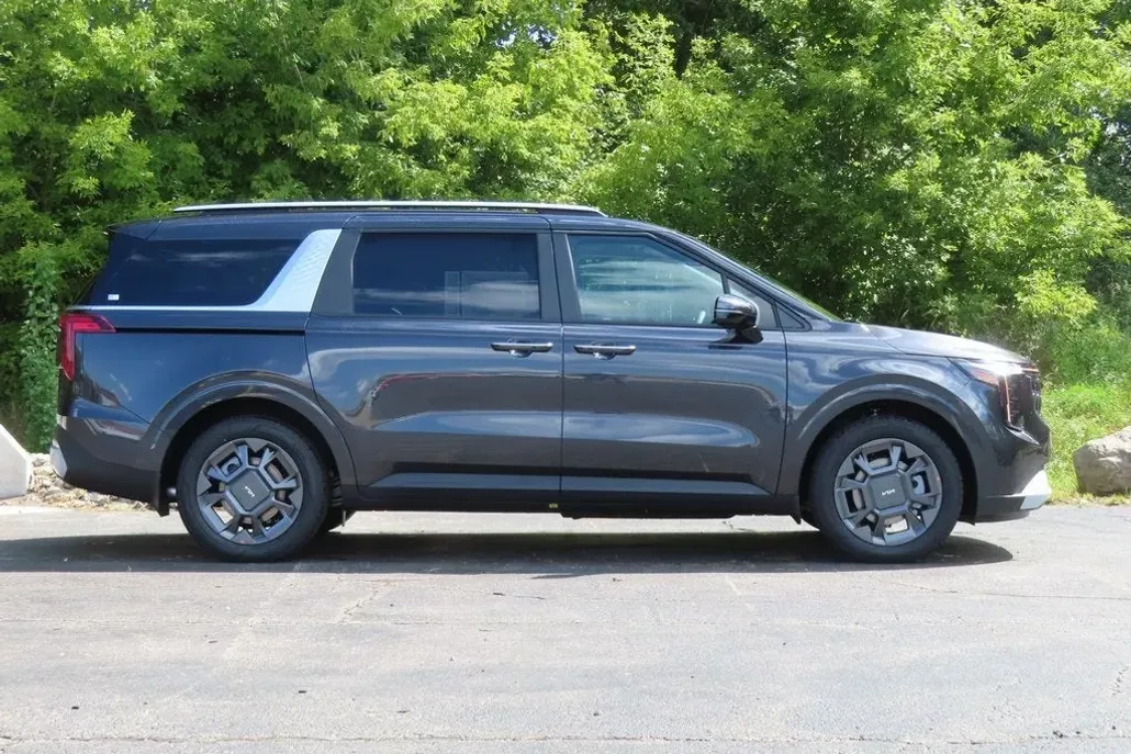 2026 Kia Carnival EX photo 1