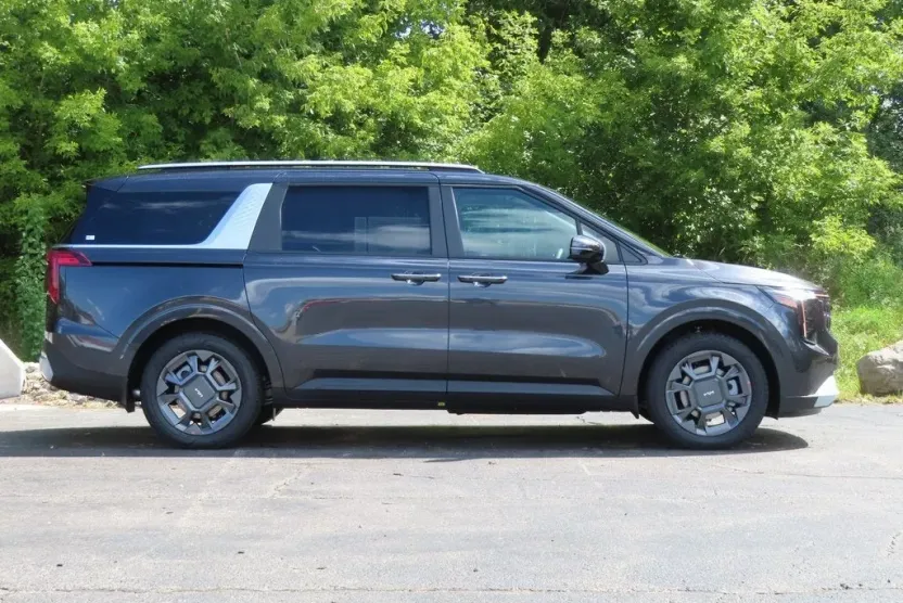 2026 Kia Carnival EX photo 1