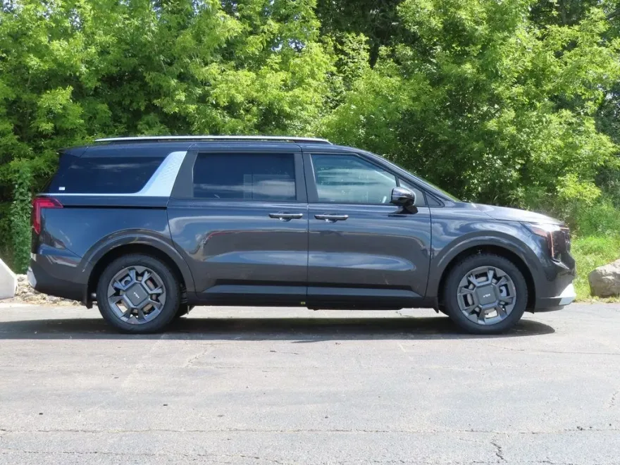 2026 Kia Carnival EX photo 1