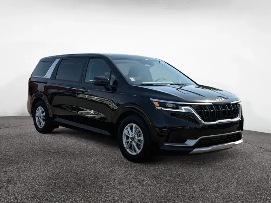 2024 Kia Carnival LX photo 1